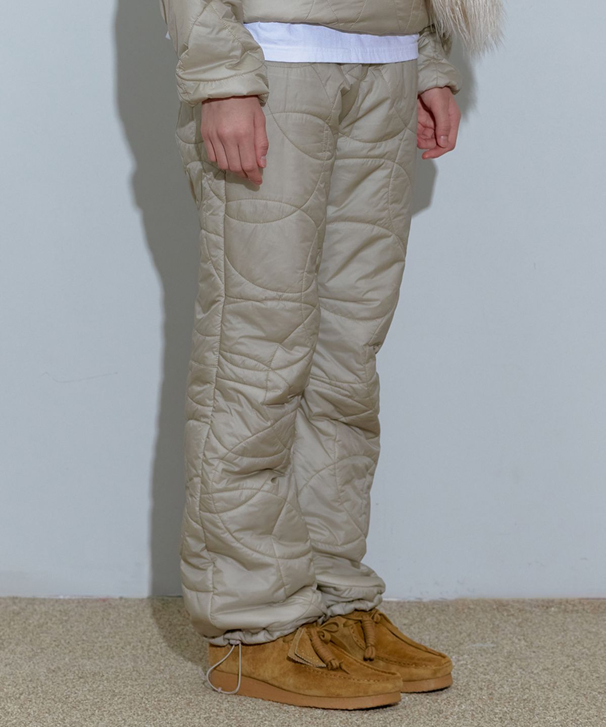 캠핑 좋아하는 남동생 생일 선물로 고른 스컬프터 PRIMALOFT Quilted Pants D.Beige SC23A478BE 실물 핏 · 상품 이미지 2