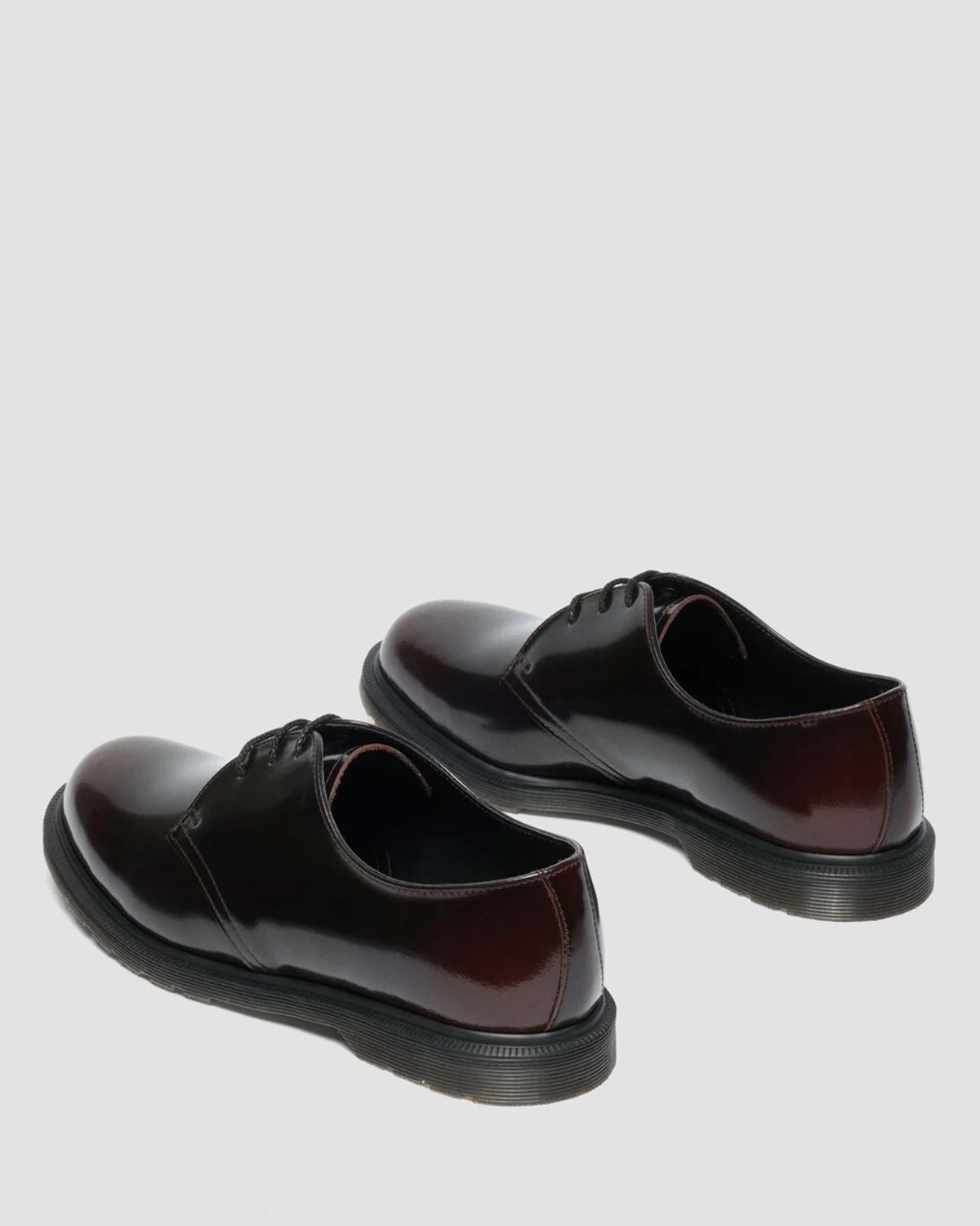 한 달 사용 후 가죽에 자연스럽게 주름이 잡혀 빈티지한 멋이 살아난 메이페어의 모습